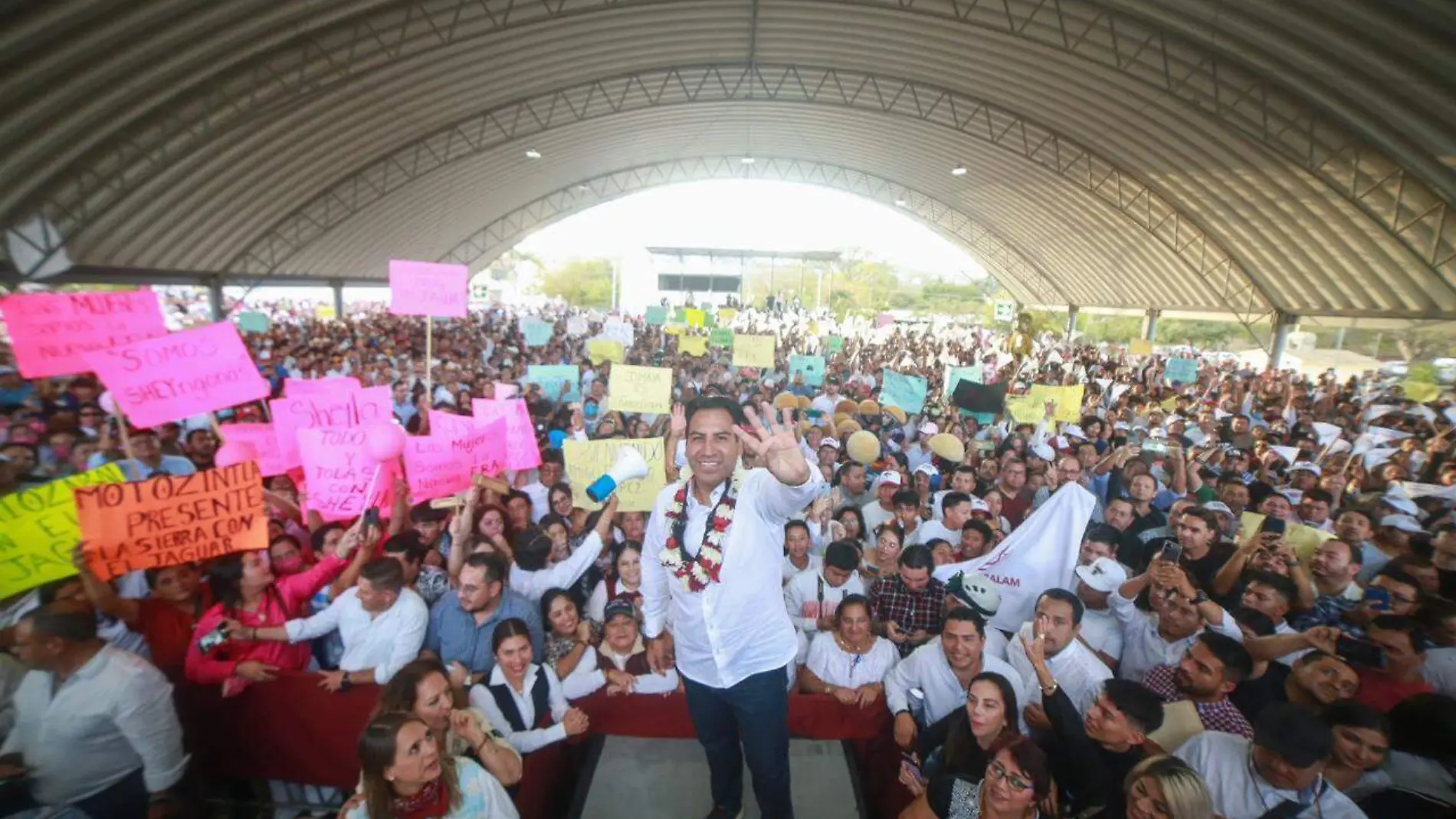 eduardo ramires con simpatizantes